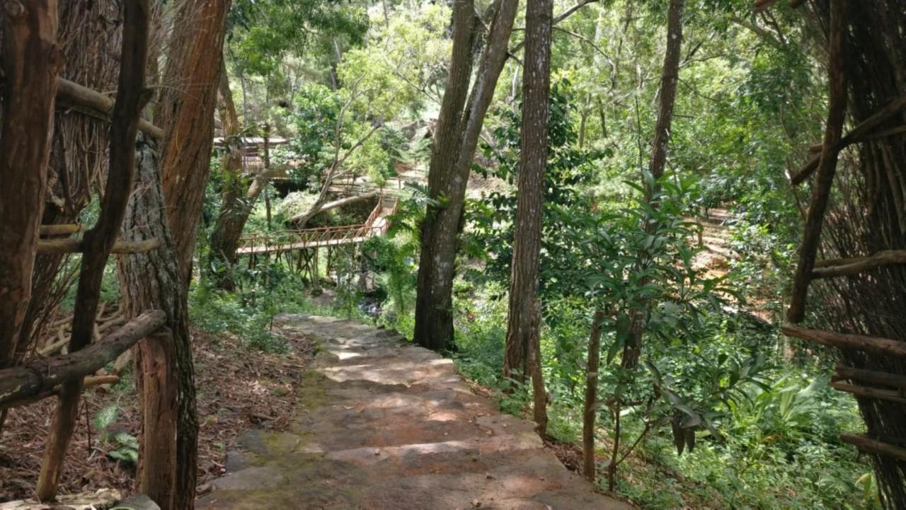 באנטול Seribu Batu Songgo Langit Resort & Camp מראה חיצוני תמונה