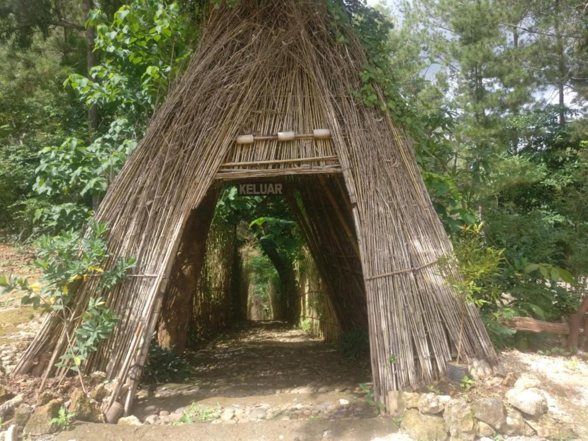 באנטול Seribu Batu Songgo Langit Resort & Camp מראה חיצוני תמונה