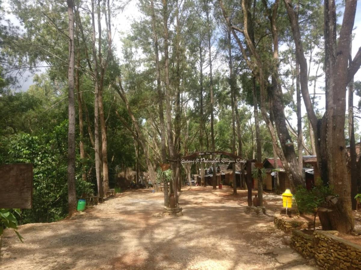באנטול Seribu Batu Songgo Langit Resort & Camp מראה חיצוני תמונה